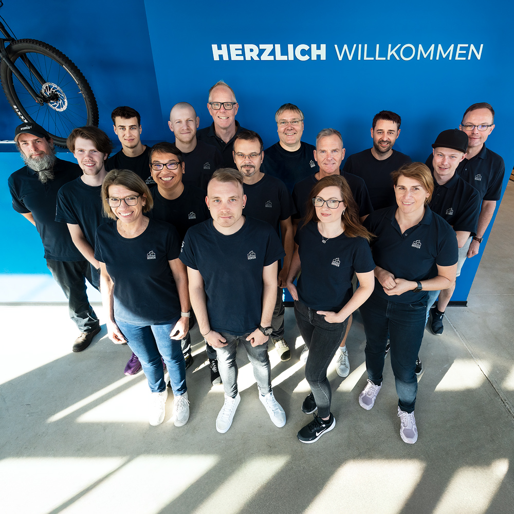 Gruppenfoto aller Mitarbeiter im Radhaus Büren